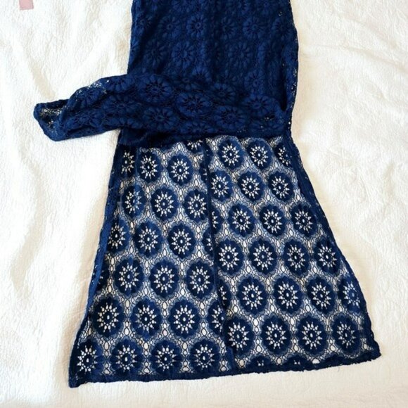 Love Reign Women's Maxi Dress Blue Floral Lace Size Medium Slits Party Holidays - Picture 2 of 12